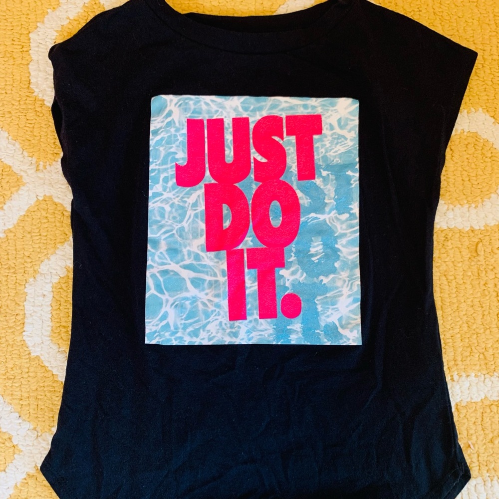 Girls Nike Shirt size 4-5 years!